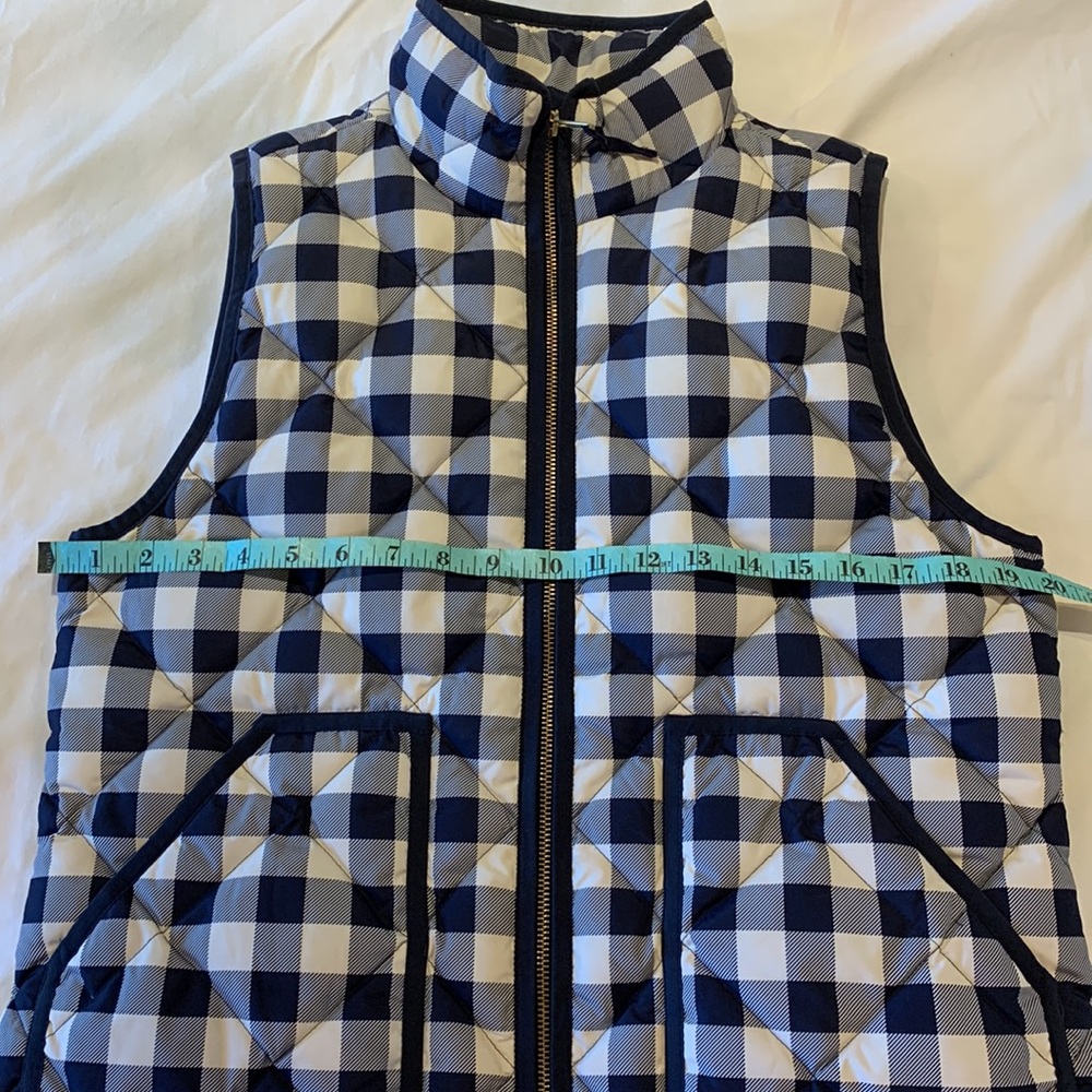 J. Crew Down Buffalo Check Puffer Vest Navy/White Medium EUC Reposhed - Picture 10 of 16